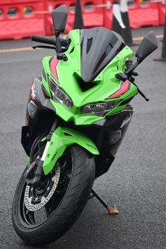 Kawasaki ZX-4R 400 cc - photo 5