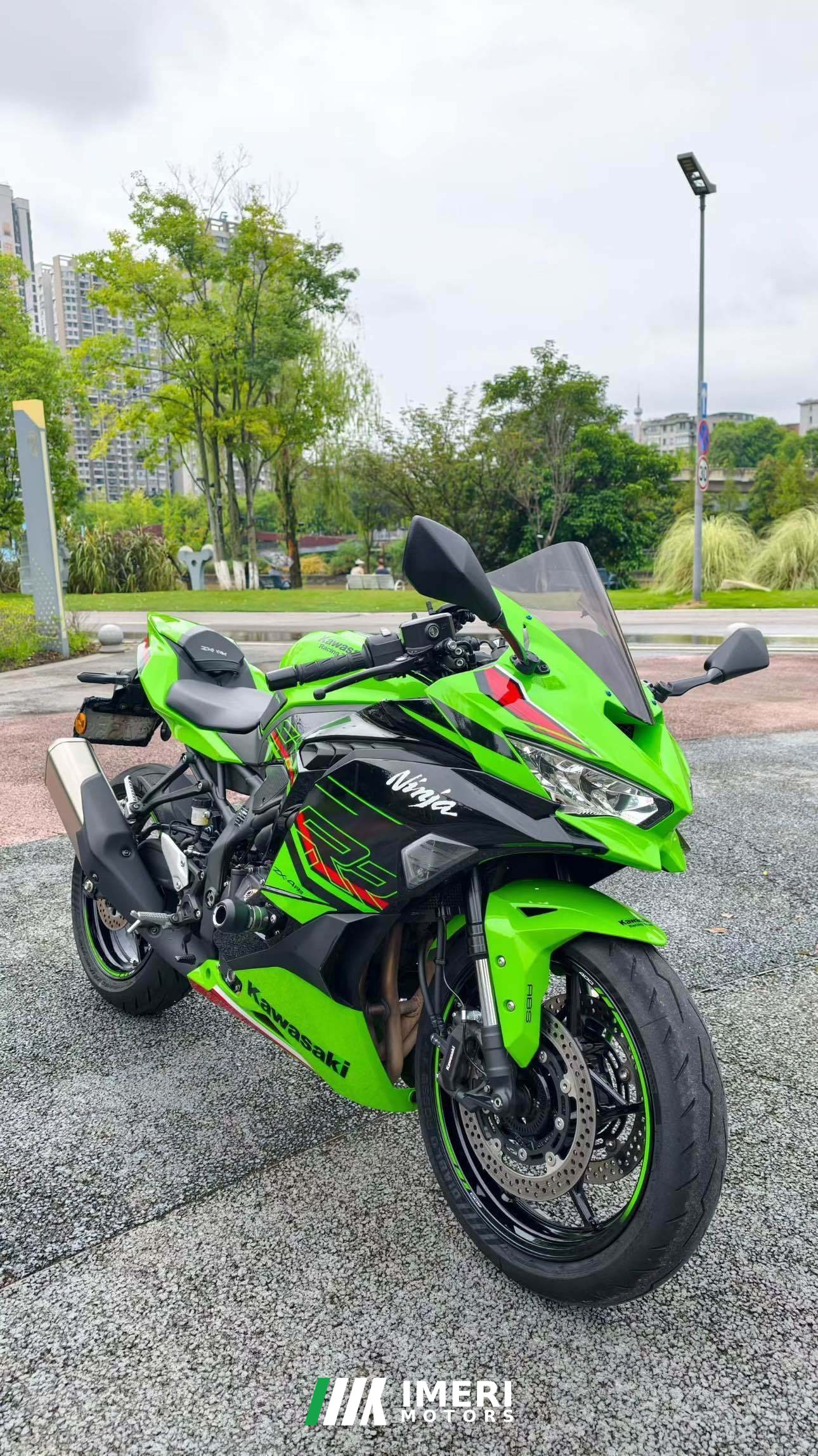 2023 Kawasaki ZX-4R 400 cc