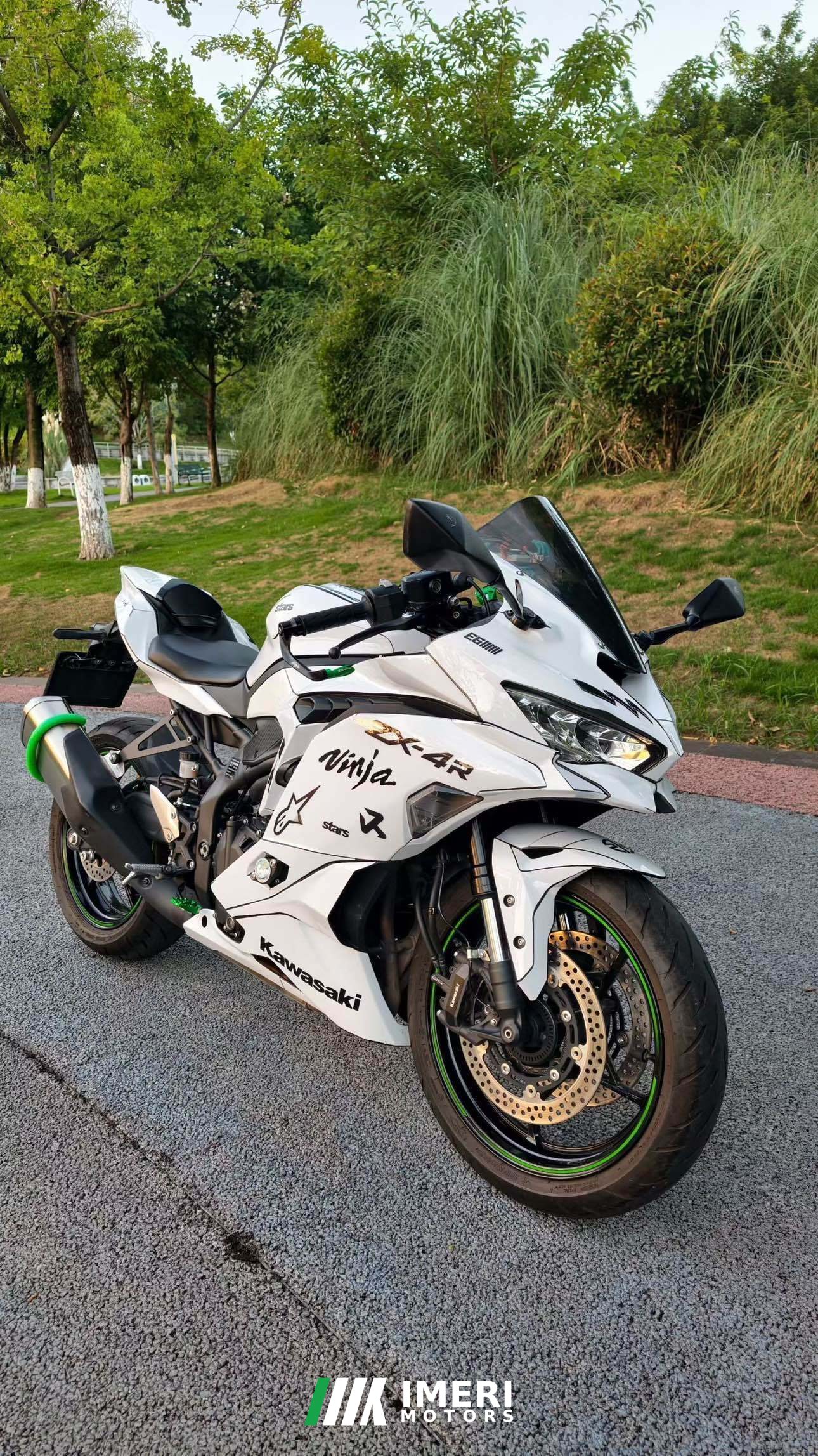 2023 Kawasaki ZX-4R 400 cc