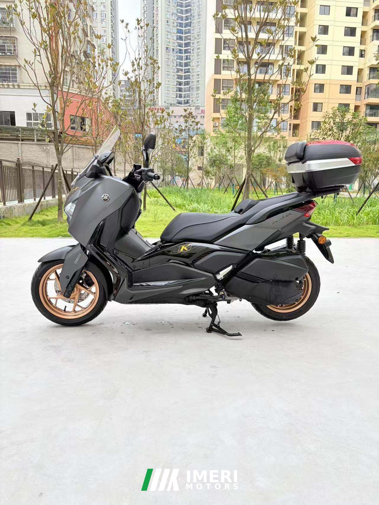 2025 Yamaha XMAX 300 cc
