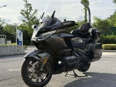 Honda Gold Wing GL1800 - ფოტო 1