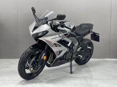 Triumph Daytona 660 - ფოტო 1
