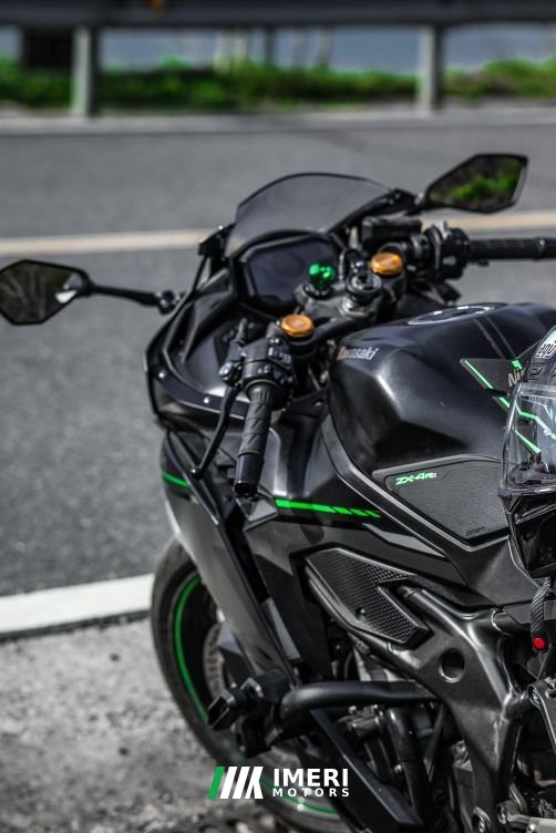 2023 Kawasaki ZX-4R 400 cc