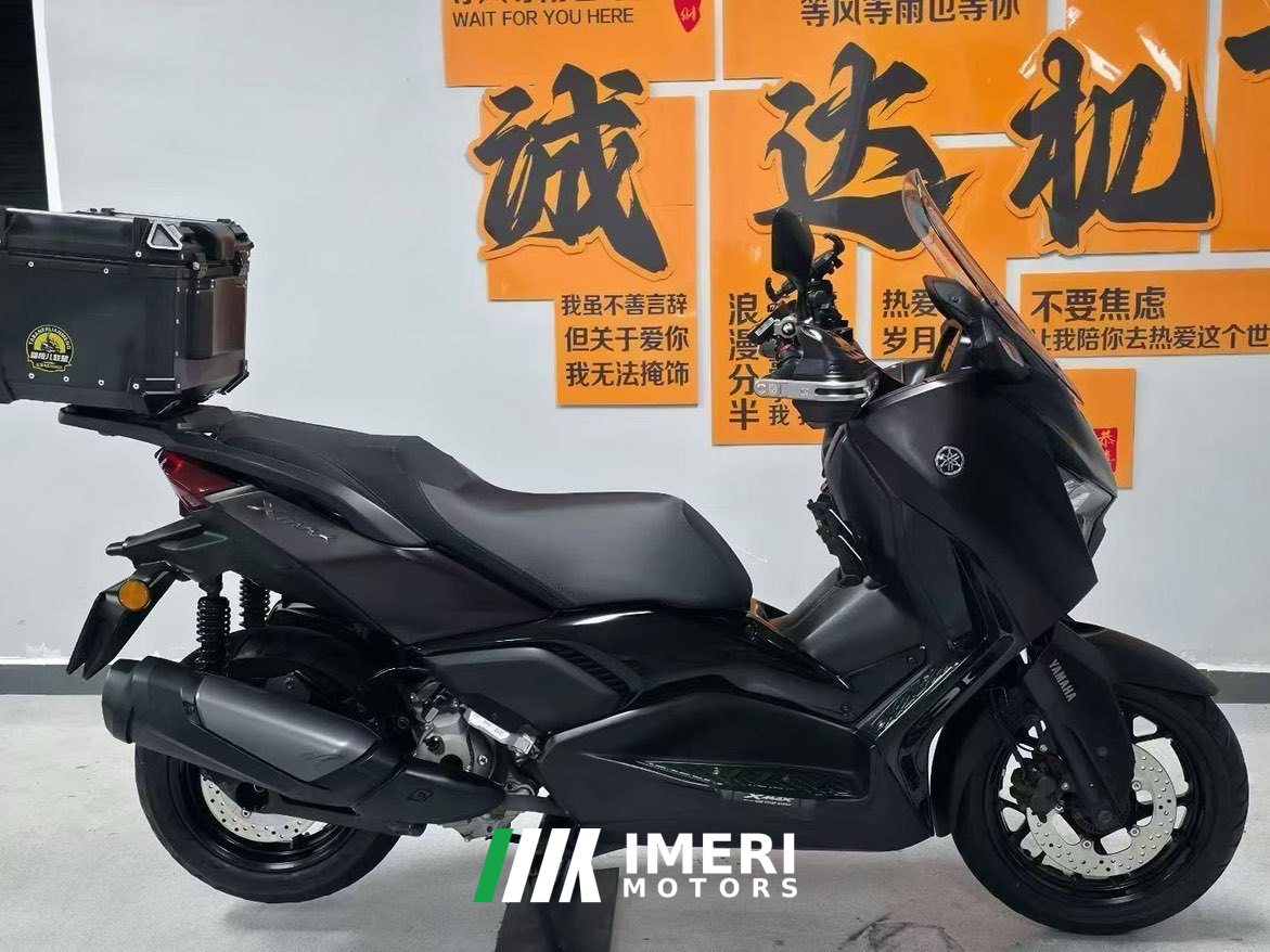 2025 Yamaha XMAX 300 cc