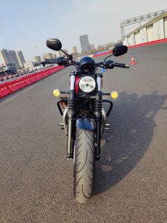Triumph Bonneville Bobber 1200 cc - ფოტო 2