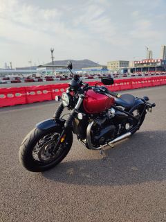 Triumph Bonneville Bobber 1200 cc - ფოტო 3