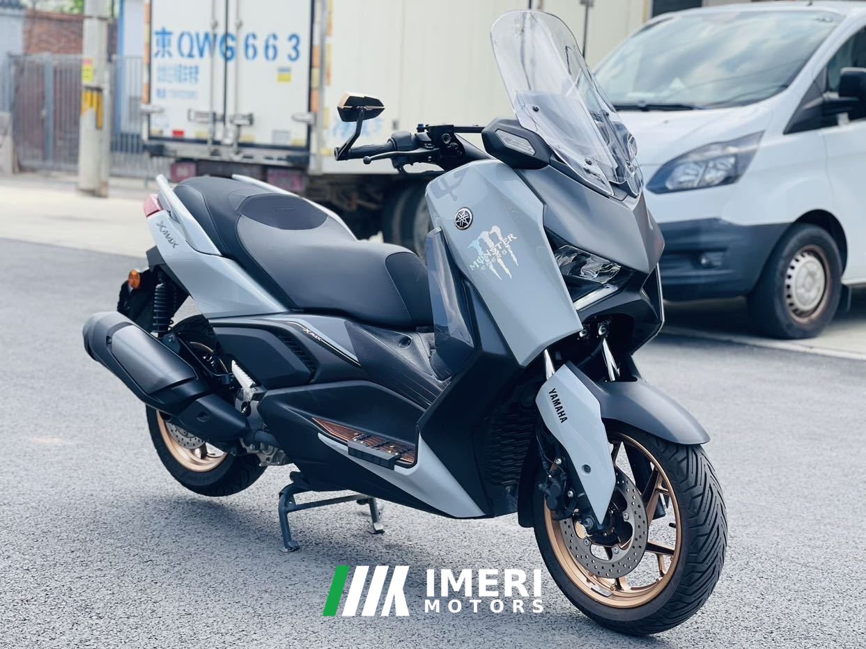2025 Yamaha XMAX 300 cc