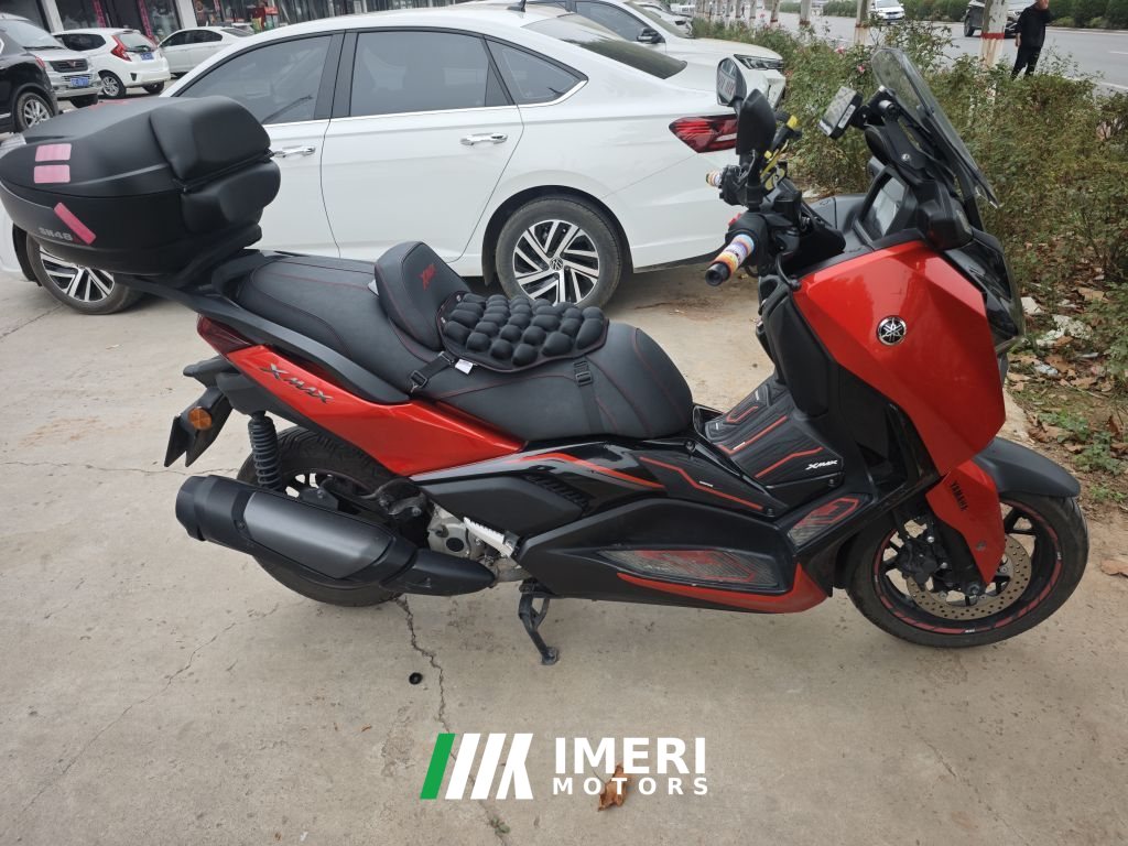 2025 Yamaha XMAX 300 cc