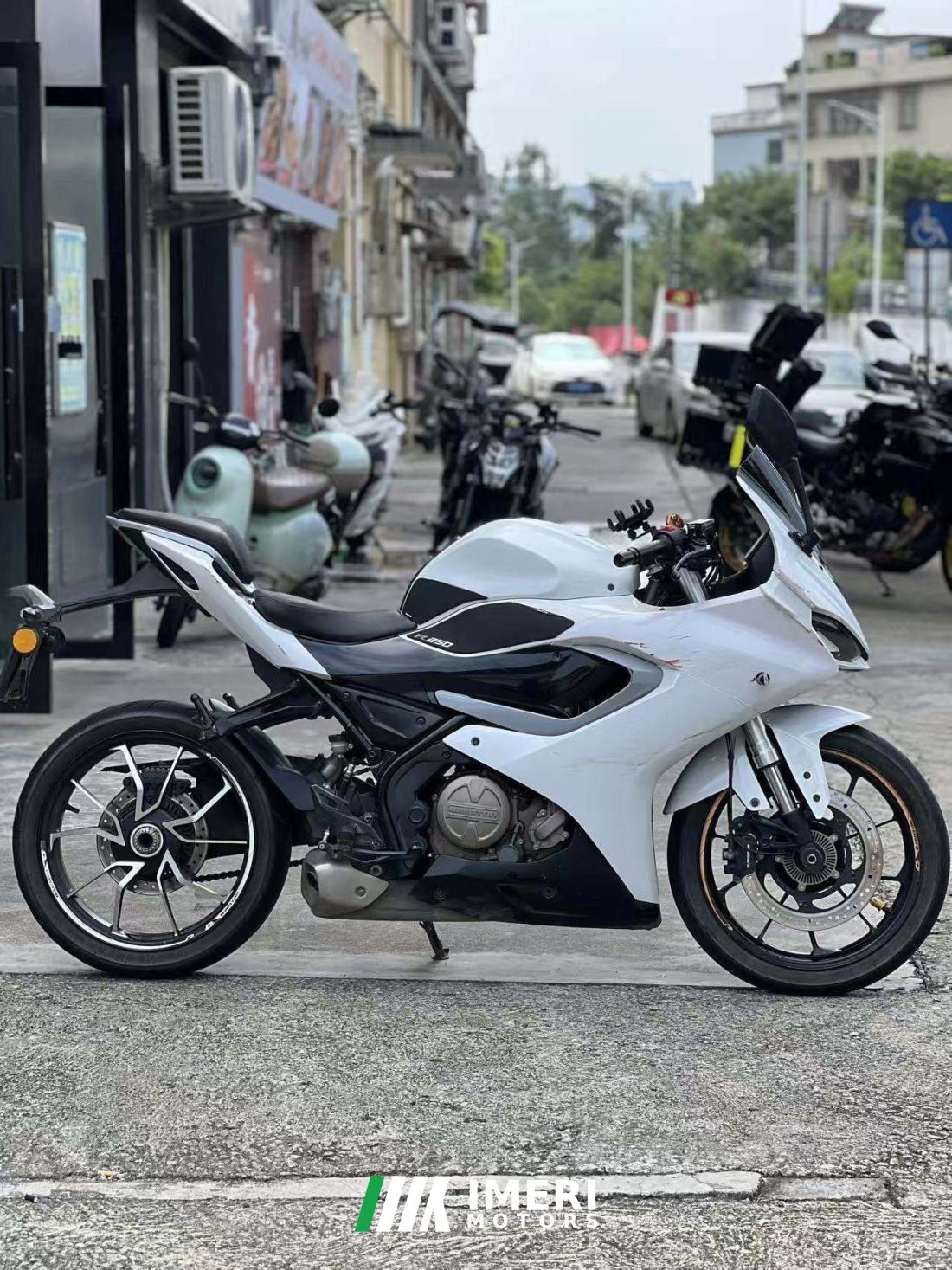 QJMOTOR SRK 250 - მოტოციკლი ჩინეთიდან