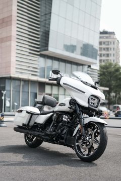 Harley-Davidson Street Glide 1923 cc - ფოტო 3