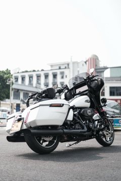 Harley-Davidson Street Glide 1923 cc - ფოტო 4