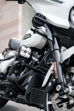 Harley-Davidson Street Glide 1923 cc - ფოტო 9