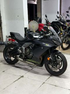 Triumph Daytona 660 - ფოტო 1