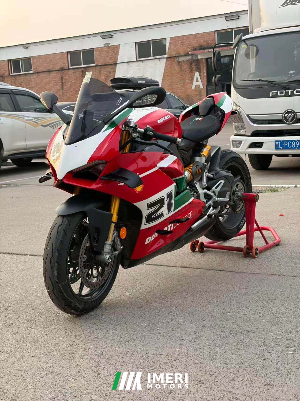2024 Ducati Panigale V2 900 cc