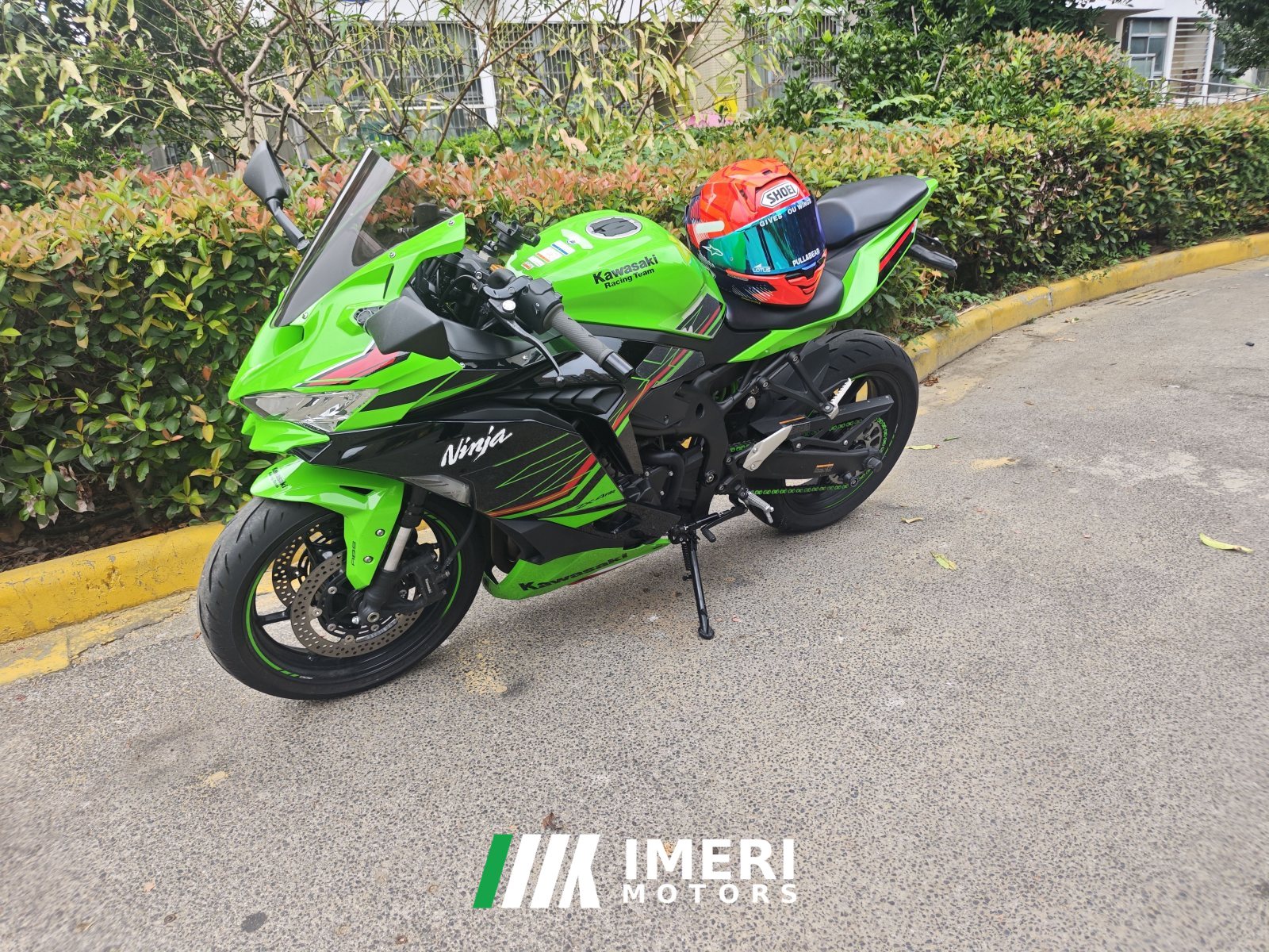 2023 Kawasaki ZX-4R 400 cc