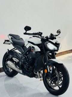 Triumph Street Triple 765 - photo 1