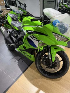 Kawasaki ZX-4R 400 cc - photo 6