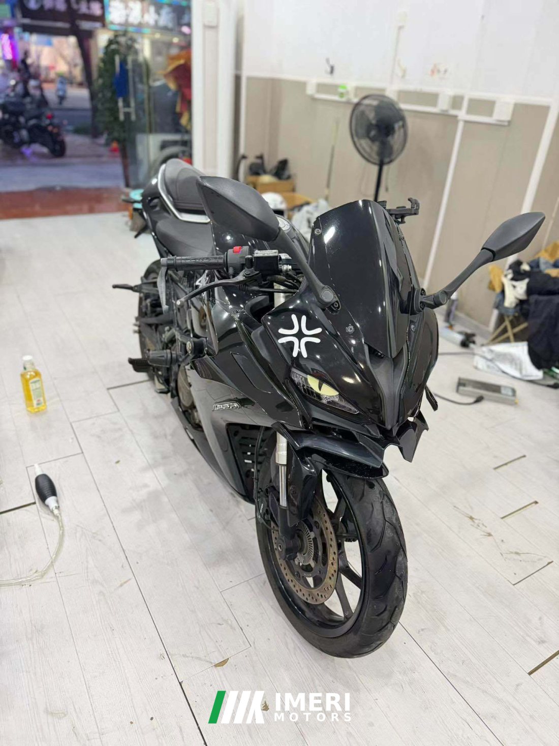 QJMOTOR SRK 250 - motorcycle from China