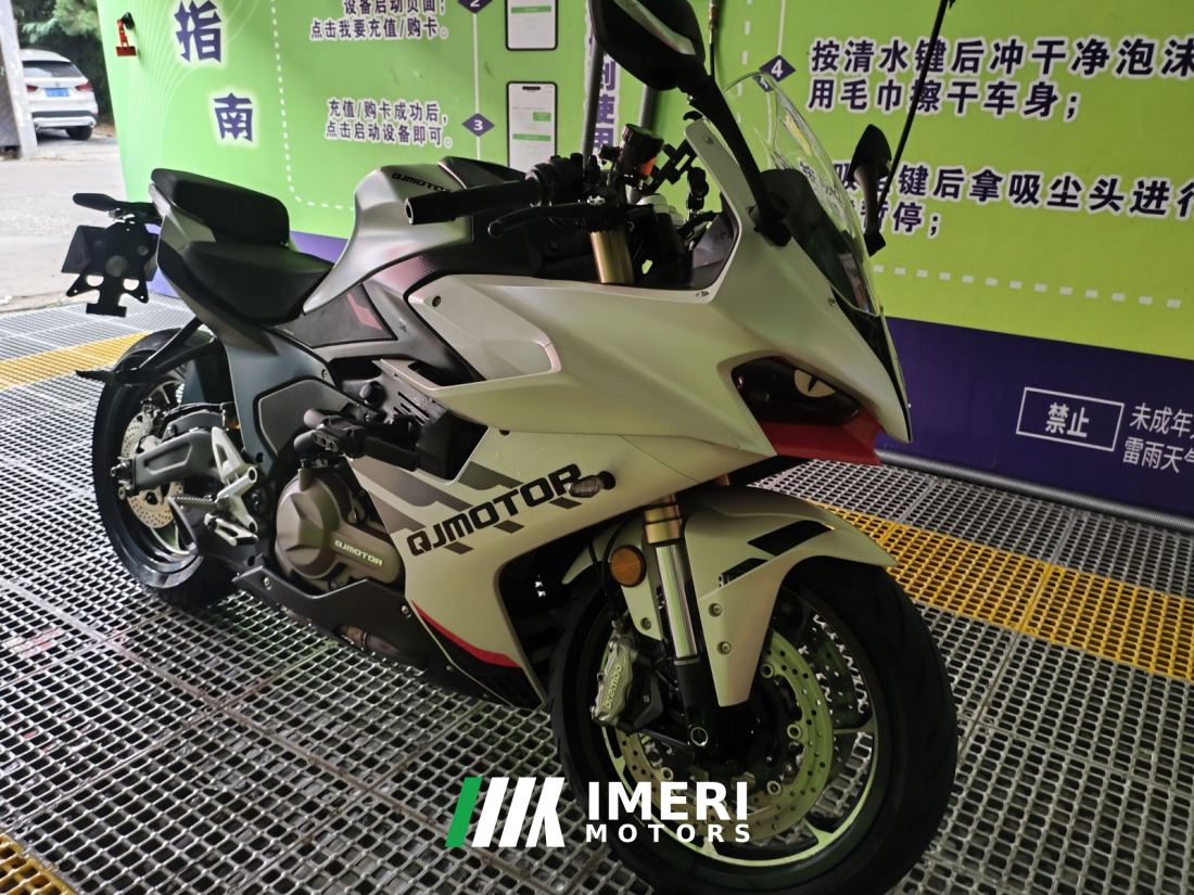 QJMOTOR Roewe i5 550 / Sai 550 *(Context-dependent, usually referring to the motorcycle "Sai 550" or Roewe car v - motorcycl…
