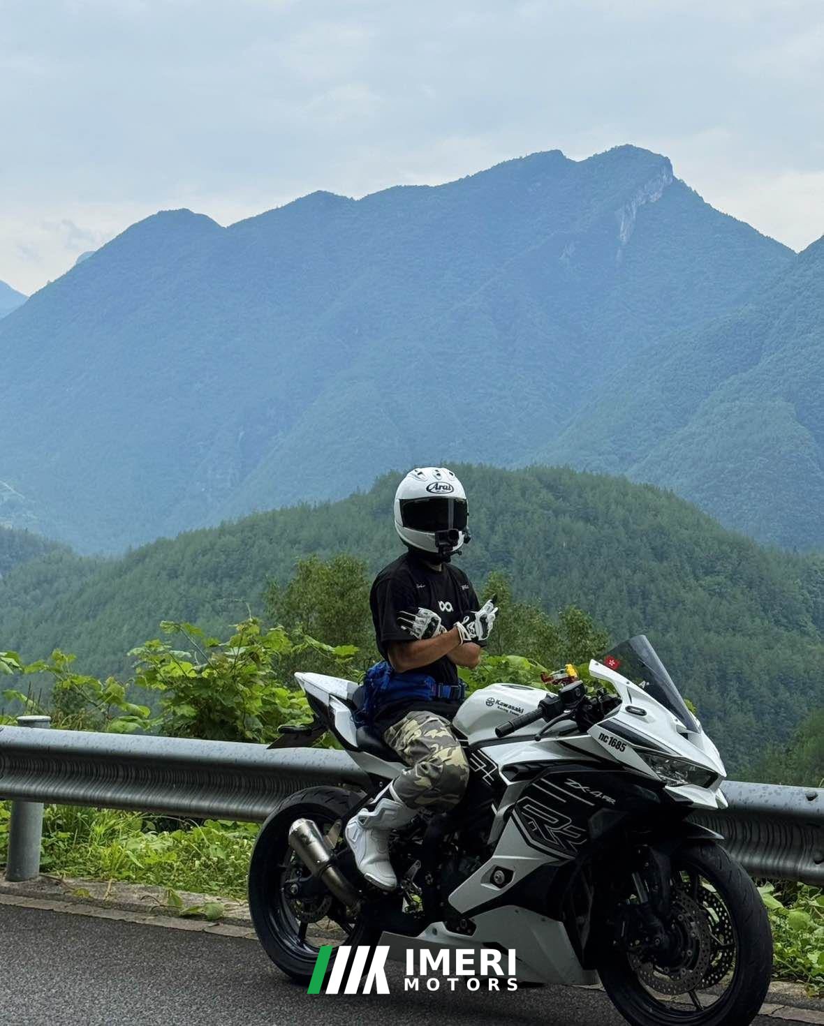 2023 Kawasaki ZX-4R 400 cc