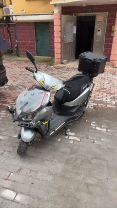 QJMOTOR Hong 150RS - photo 1