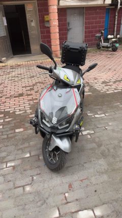 QJMOTOR Hong 150RS - photo 3