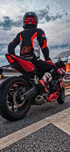 Honda CBR650R - photo 12