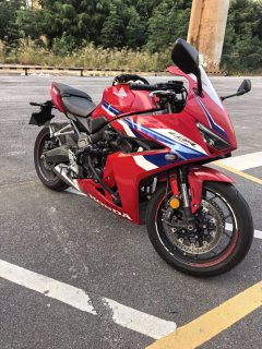 Honda CBR650R - photo 2