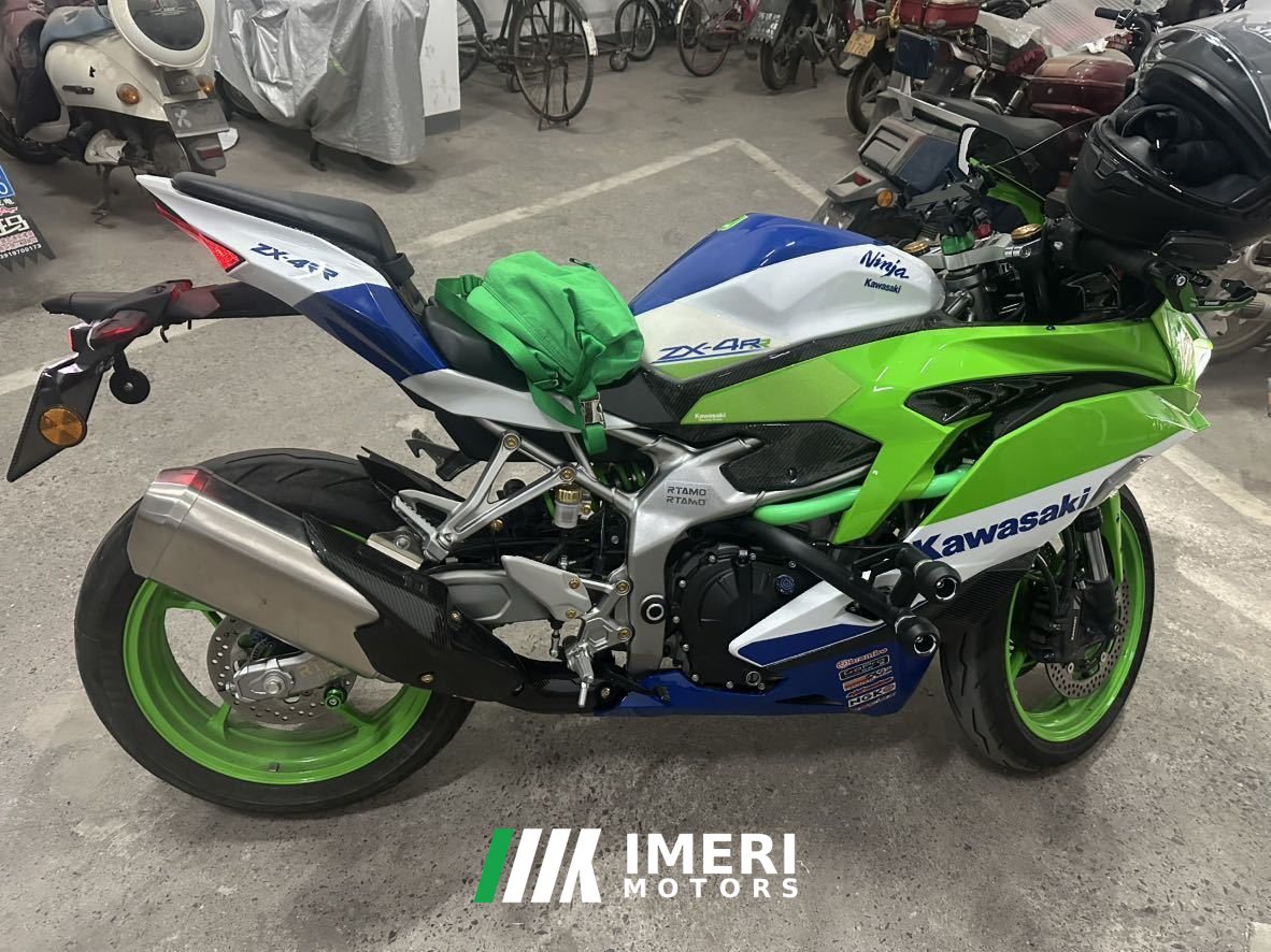2024 Kawasaki ZX-4R 400 cc