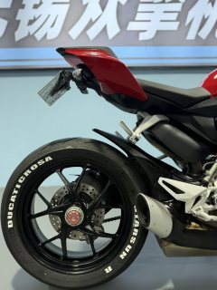 Ducati Street Fighter V2 950 cc - ფოტო 9