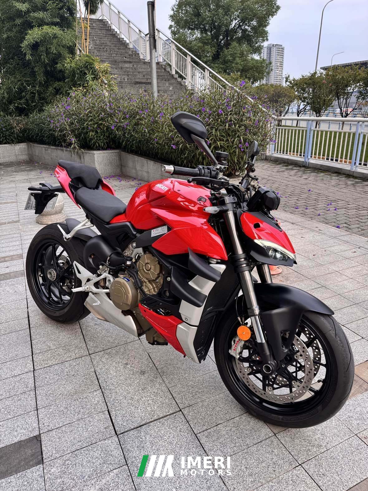 2024 Ducati Street Fighter V4 1100 cc