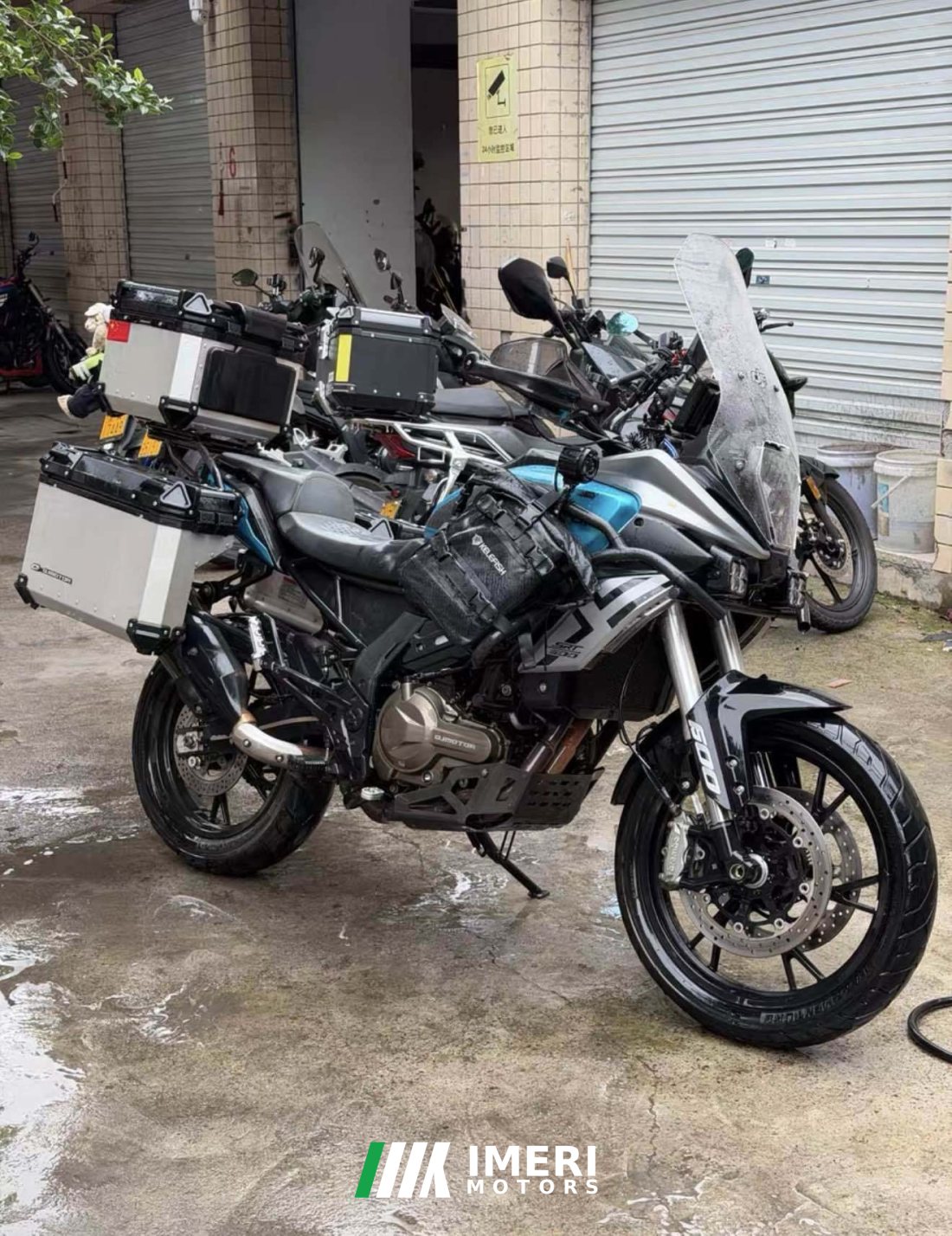 QJMOTOR Snapdragon 600 560 cc - motorcycle from China