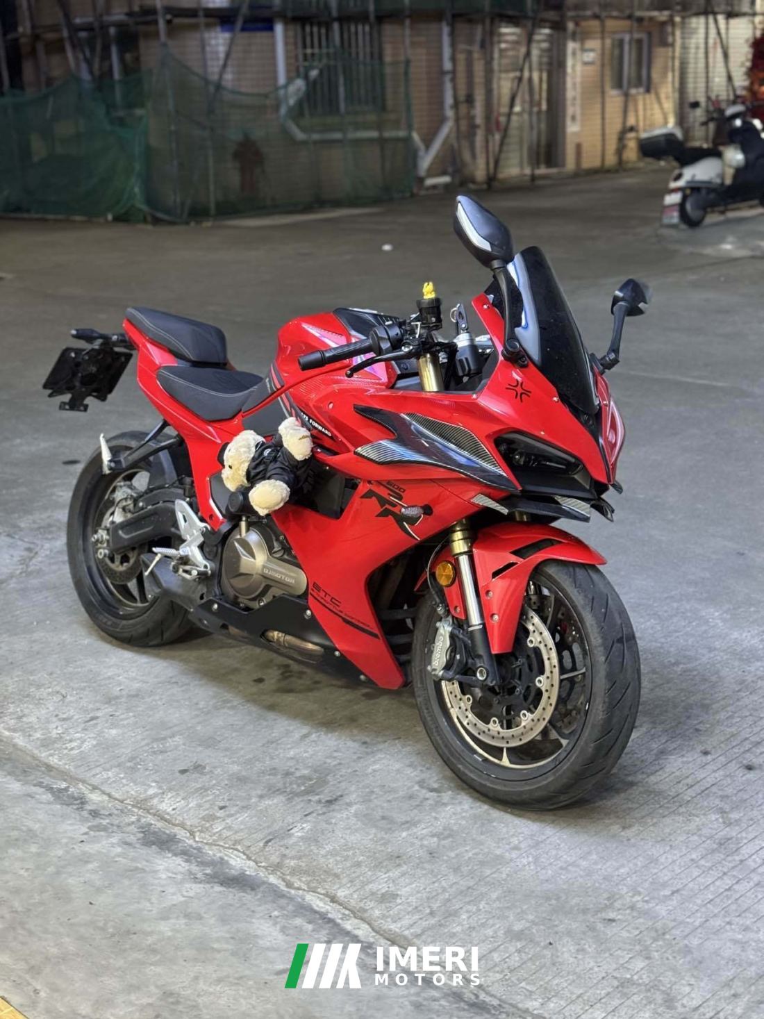 QJMOTOR SRK 550 - motorcycle from China
