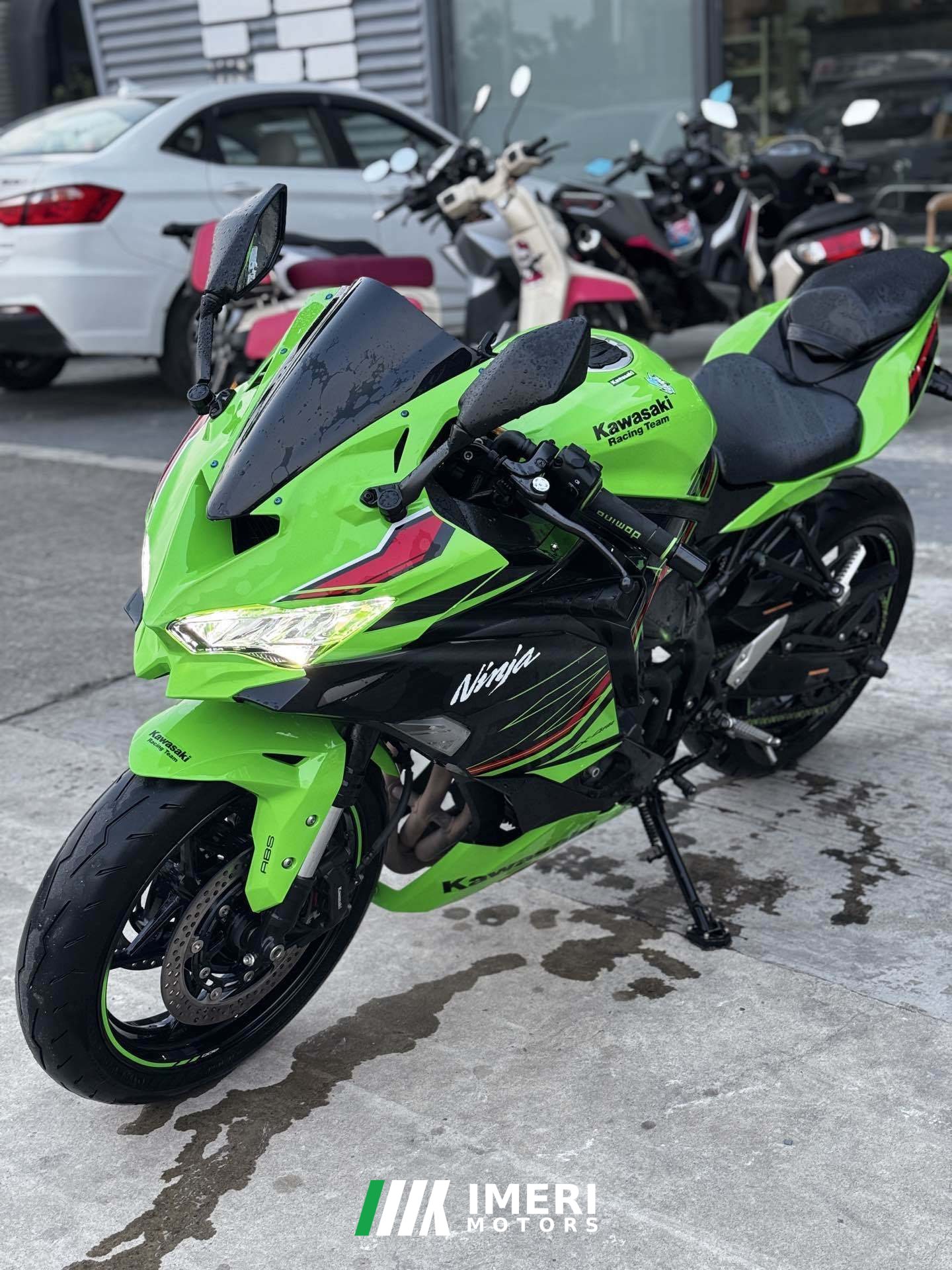 2023 Kawasaki ZX-4R 400 cc