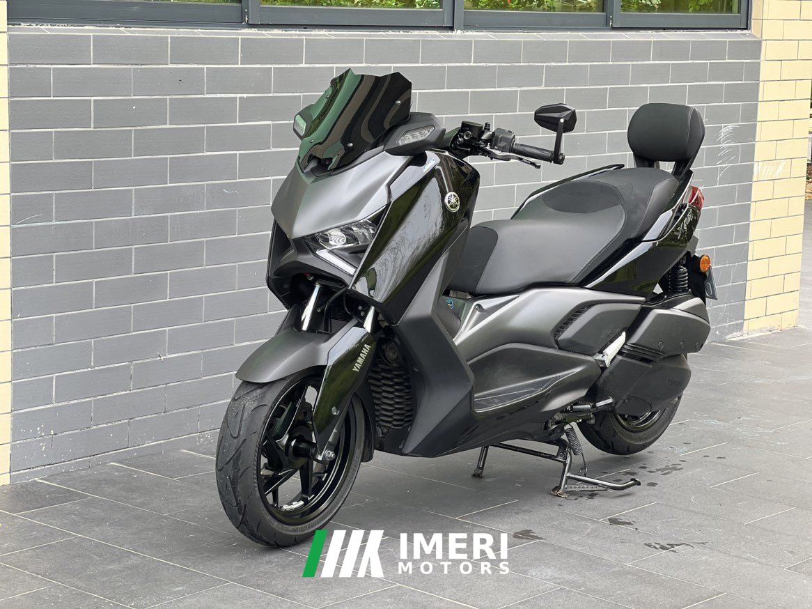 2025 Yamaha XMAX 300 cc