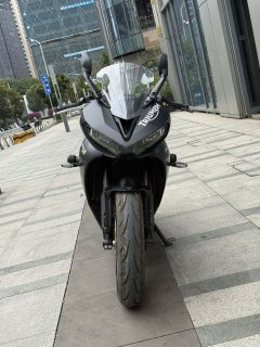 Triumph Daytona 660 - photo 3