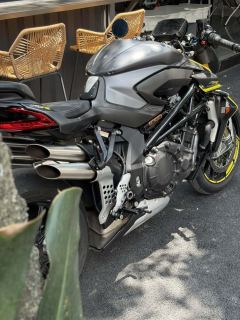 MV Agusta Brutale 1000 - ფოტო 5