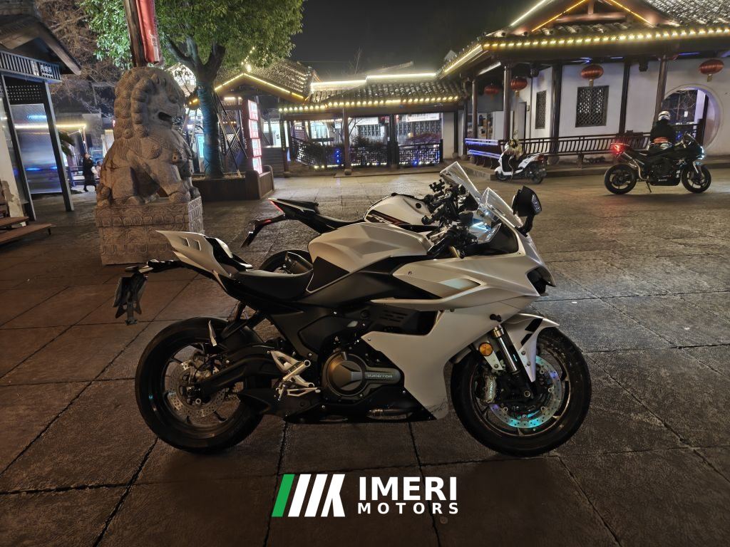 QJMOTOR Roewe i5 550 / Sai 550 *(Context-dependent, usually referring to the motorcycle "Sai 550" or Roewe car v - motorcycl…
