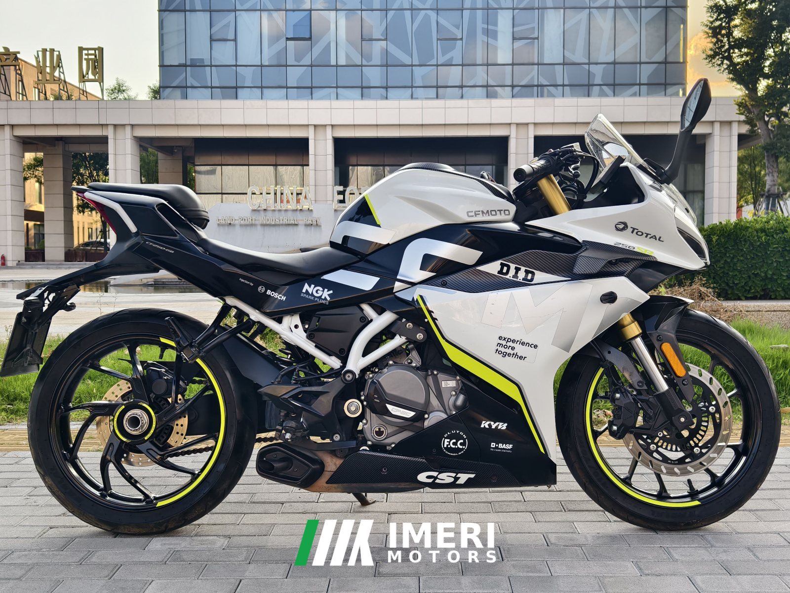 2022 CFMOTO 250SR