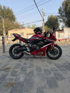 Honda CBR650R - photo 1