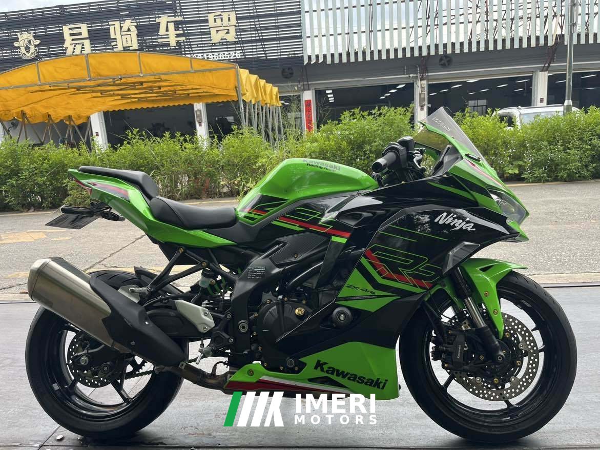 2023 Kawasaki ZX-4R 400 cc