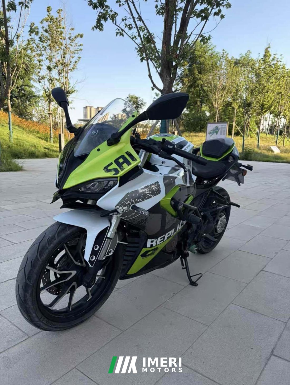 QJMOTOR SRK 250 - motorcycle from China