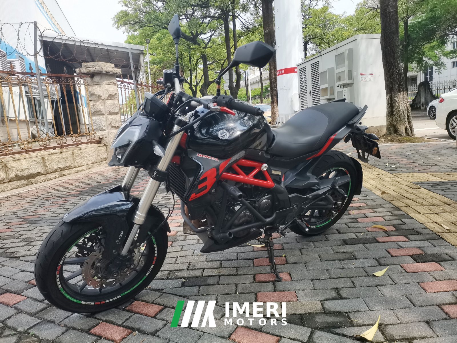 2021 Benelli TNT 300 / BN 302S