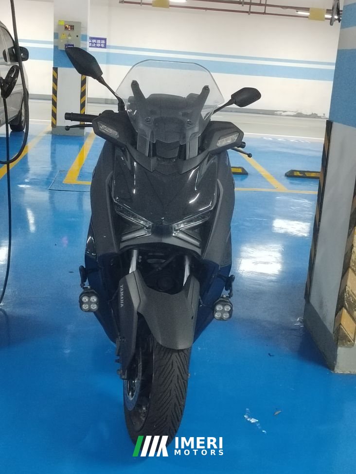 2025 Yamaha XMAX 300 cc