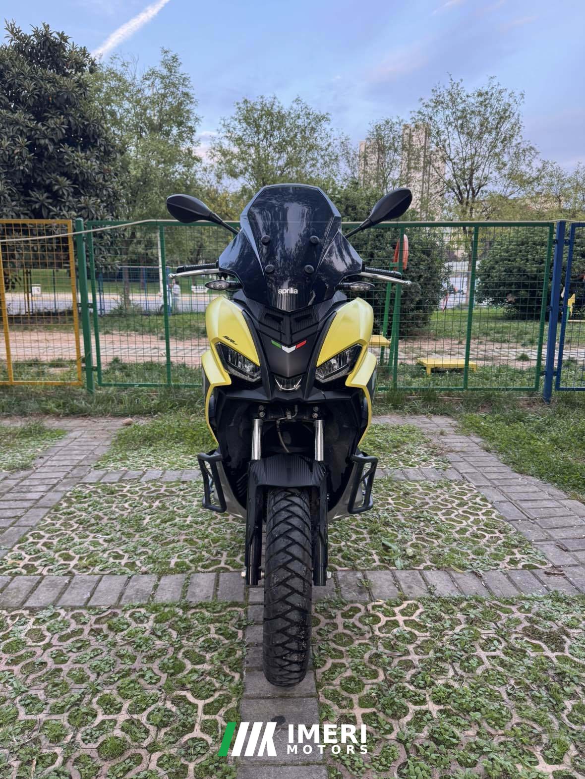 2022 Aprilia SR GT 200