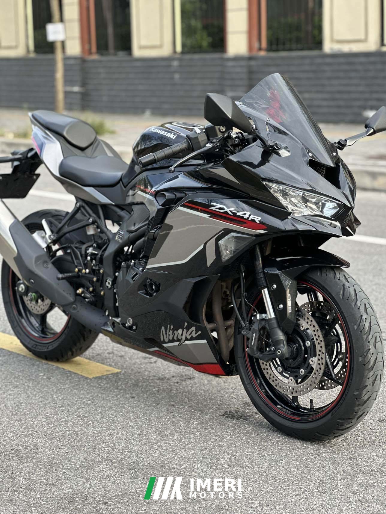 2023 Kawasaki ZX-4R 400 cc