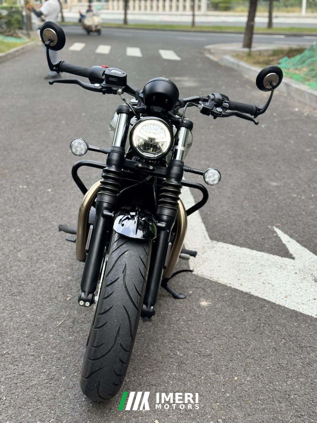 Triumph Bonneville Bobber 1200 cc - мотоцикл из Китая