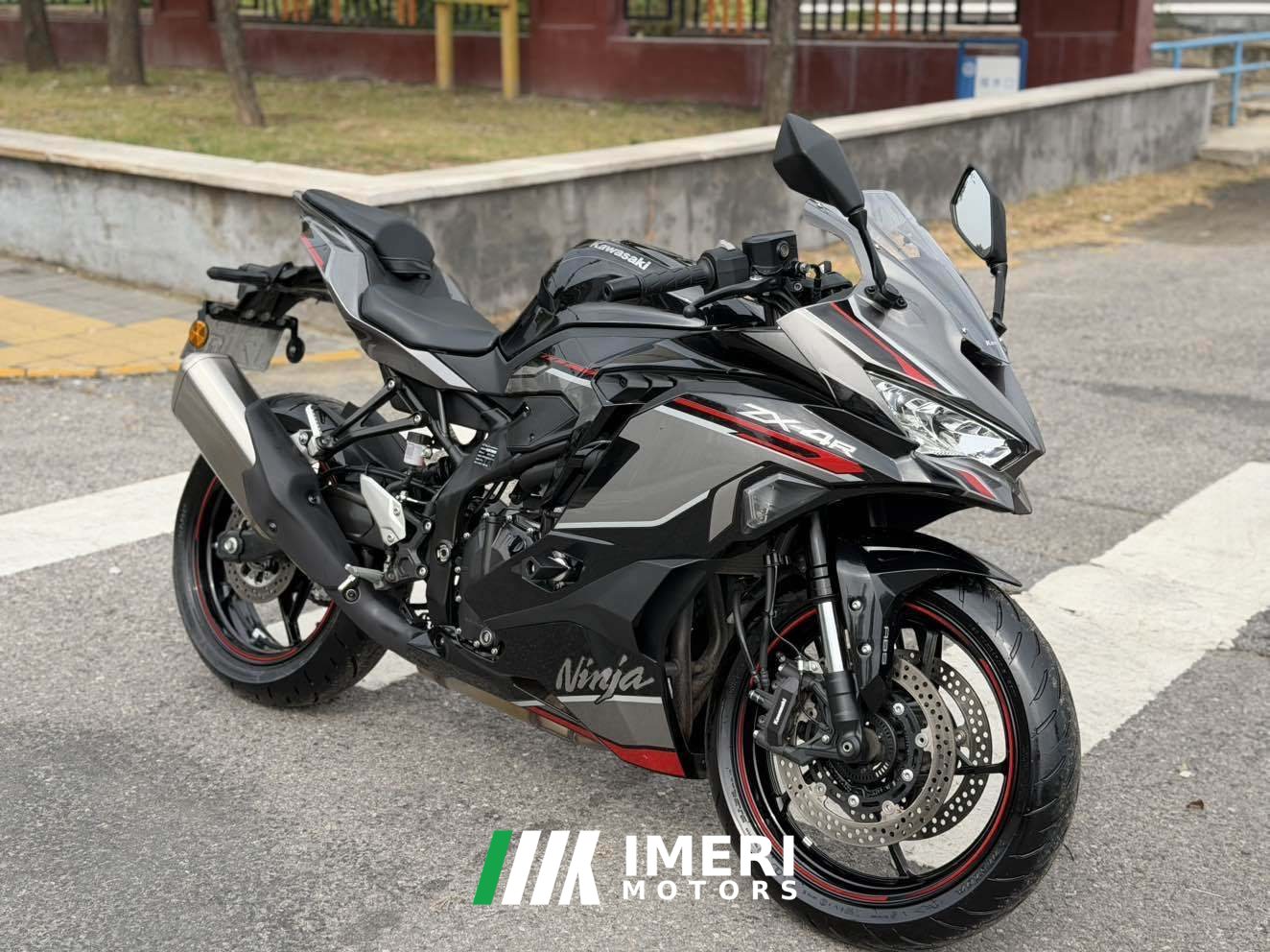 2023 Kawasaki ZX-4R 400 cc