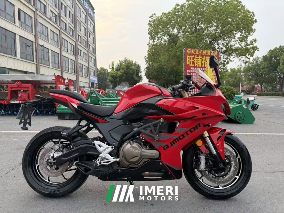 QJMOTOR SRK 550 - motorcycle from China