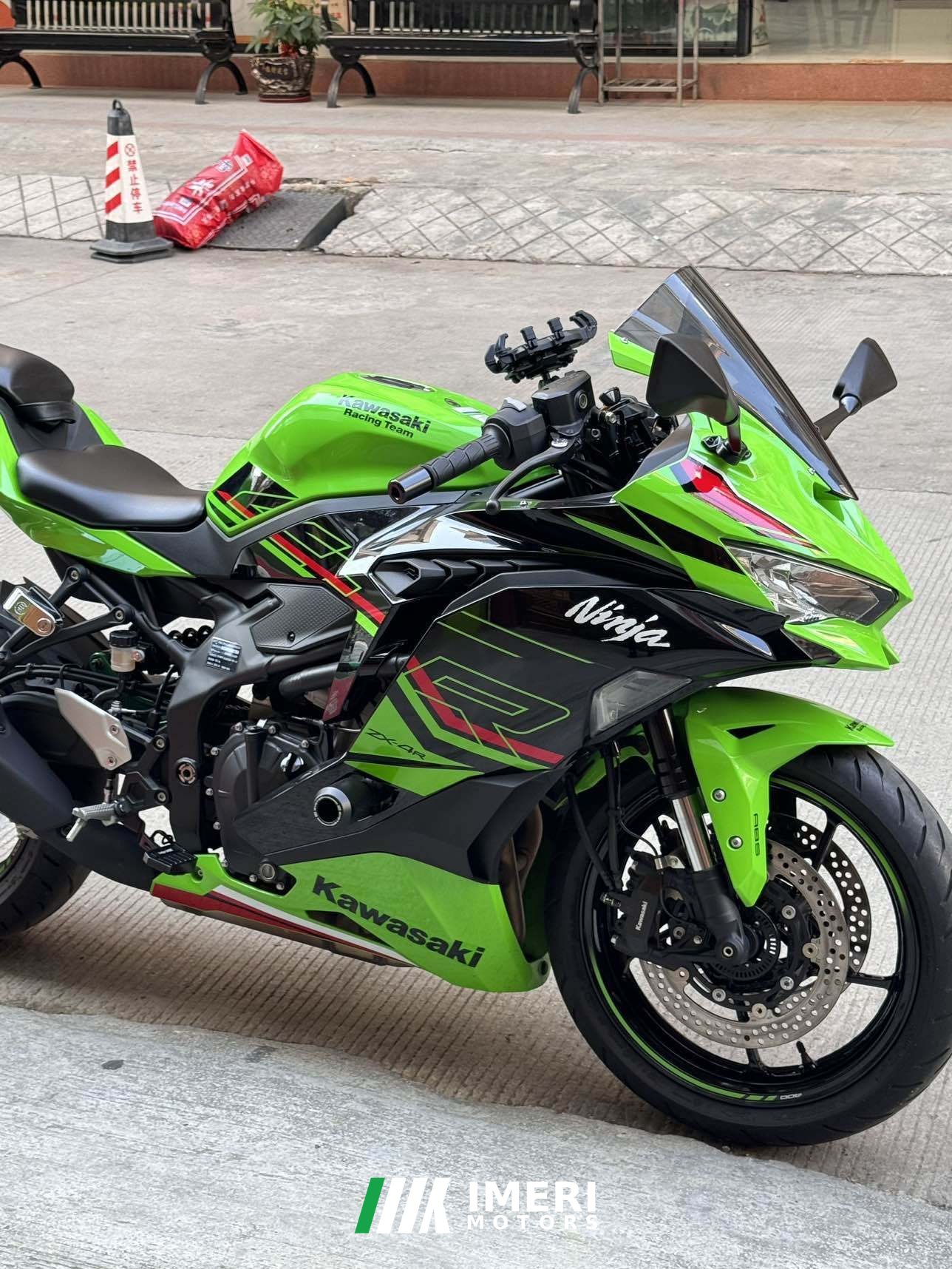2024 Kawasaki ZX-4R 400 cc